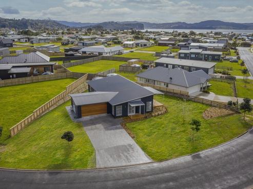 35 Longreach Drive, Cooks Beach