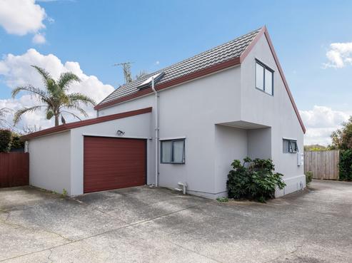 2/18 Ussher Place, Pakuranga Heights