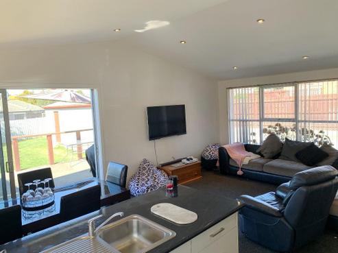 12 Grants Road, Marchwiel