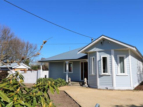 9 Clifton Avenue, Carterton