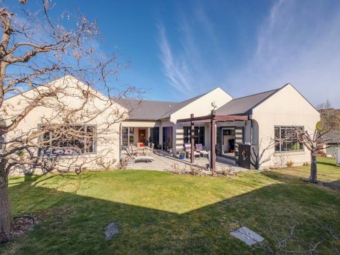 10 Walnut Grove, Alexandra