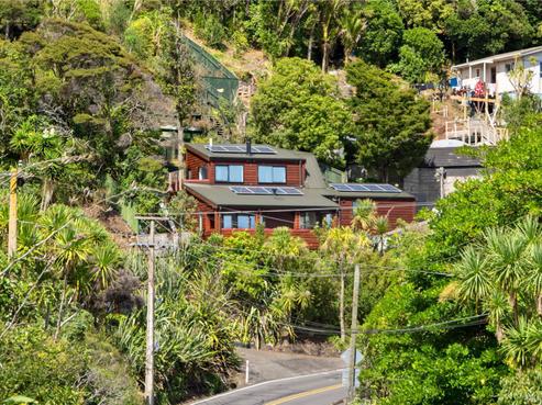 12 Piha Road, Piha