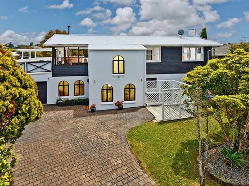18 Wylie Avenue, Sunnynook
