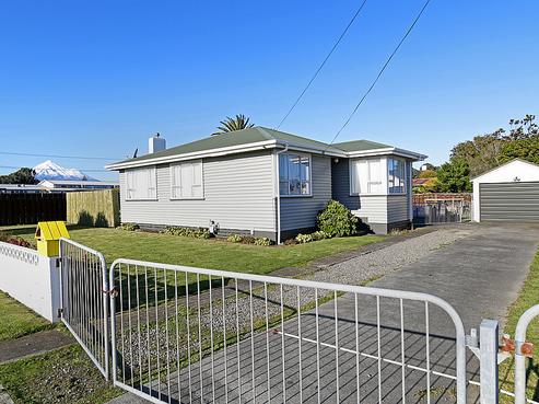 33 Longfellow Road, Opunake