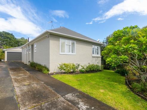 102 Kiwi Road, Point Chevalier