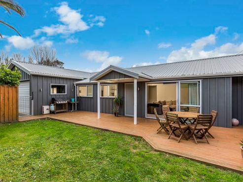 24 Springtime Crescent, Stanmore Bay