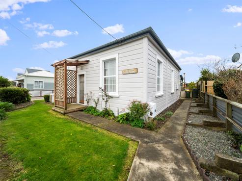16 Surrey Street, Hawera