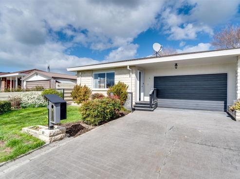 21 Whiting Crescent, Greenmeadows