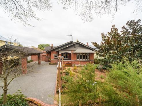 8 Chaytor Street, West End
