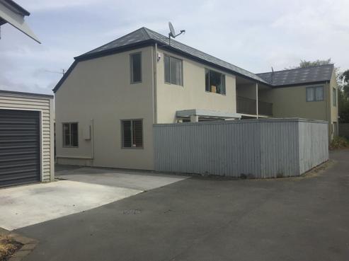 2/19 Hills Road, Edgeware