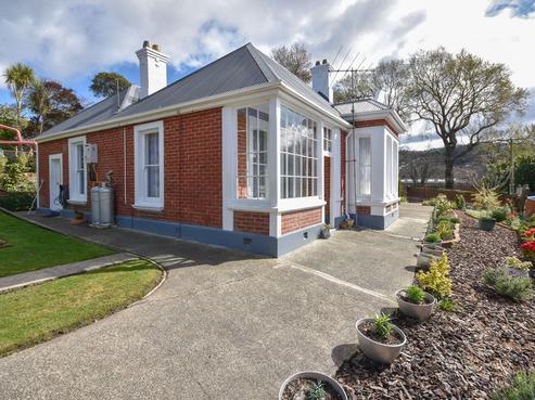 7 Easther Crescent, Kew