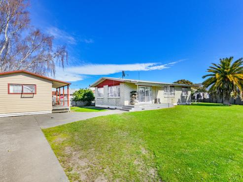 612 Kiwi Street, Camberley