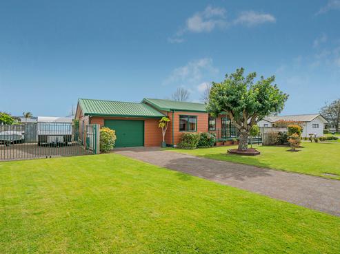 25 Cholmondeley Crescent, Whitianga