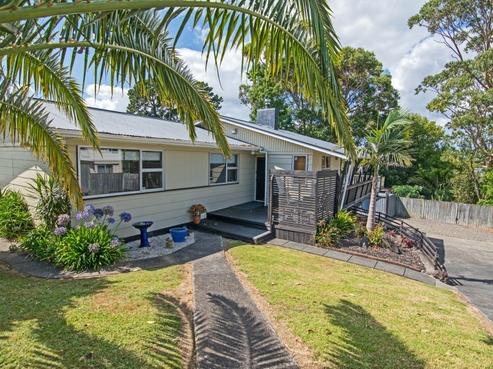 16 Waikaremoana Place, Pakuranga Heights