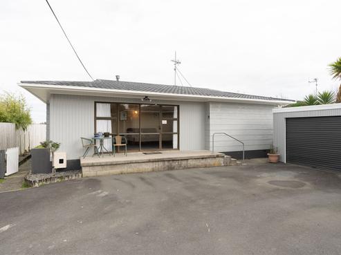 67B Saxbys Road, Deanwell