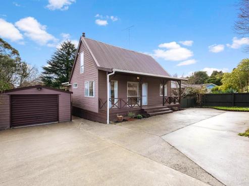 27 Chrisarda Place, Red Hill