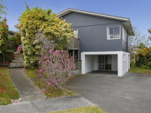 8 Mccauley Grove, Hilltop
