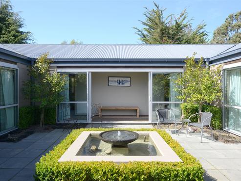 100 Old West Coast Road, Yaldhurst