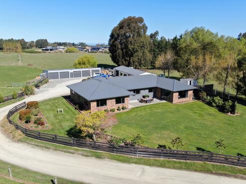 22 Trailview Lane, Weston