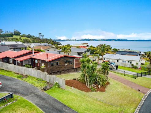 51 Mera Road, Algies Bay