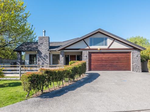 2 Fairway Oaks Drive, Waikanae Beach