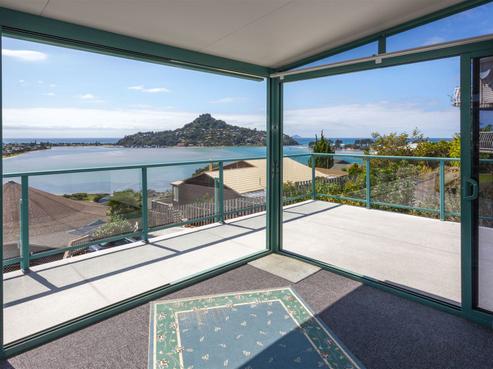 8 Pine Grove, Tairua