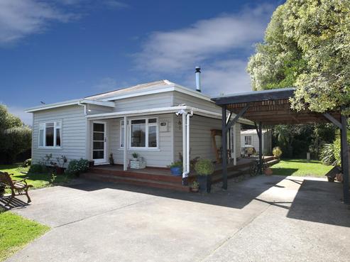 806A Dufferin Street, Akina