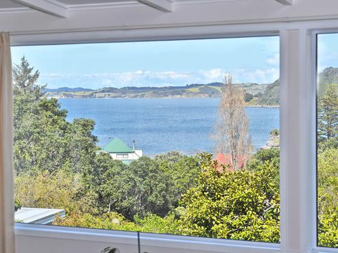8 Hillside Crescent, Leigh