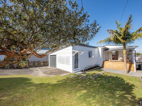 22 Stottholm Road, Titirangi