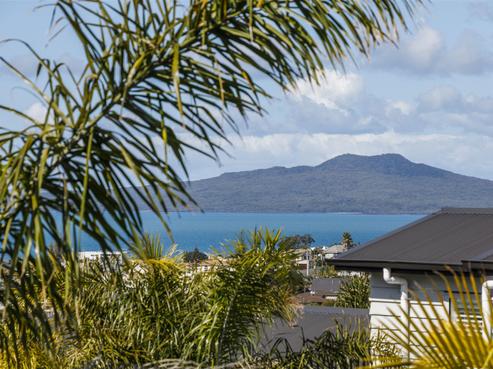 89 East Coast Road, Castor Bay