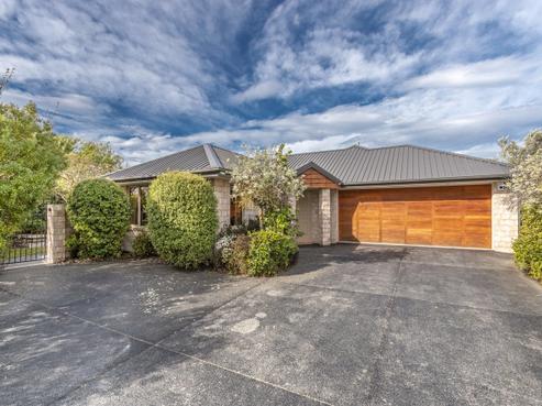 214 Southfield Drive, Lincoln