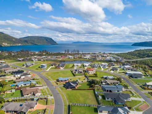 68 Montgomery Crescent, Kinloch
