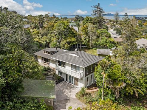 806 Beach Road, Browns Bay