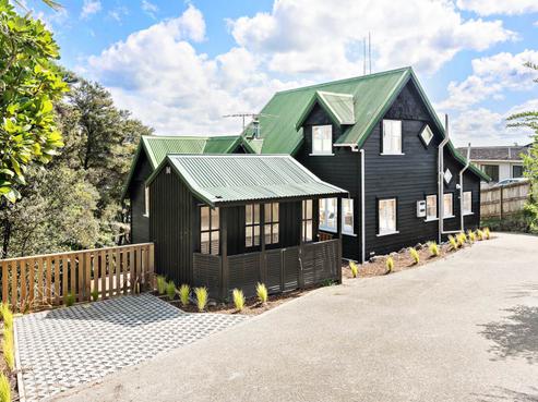 2/592 East Coast Road, Pinehill