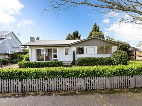 16 Forth Crescent, Glenview