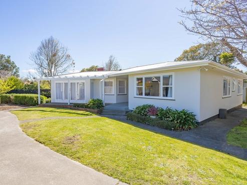 18 Eaton Crescent, Otamatea