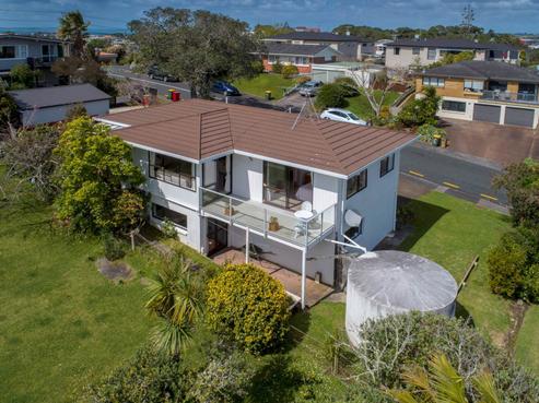 2 Delshaw Avenue, Stanmore Bay