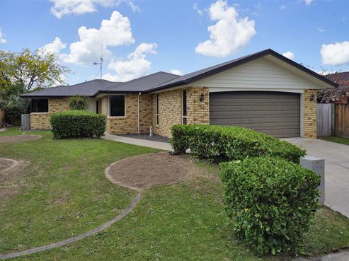62 Barrington Drive, Huntington