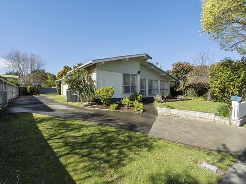 53 John F Kennedy Drive, Milson