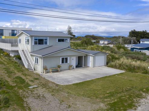 35 Marine Parade South, Foxton Beach