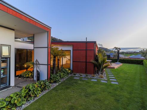 66 Fairose Drive, Richmond