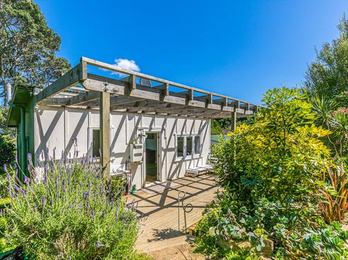 75 Ocean Road, Surfdale