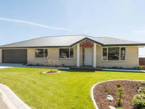 2 Tarn Close, Richmond