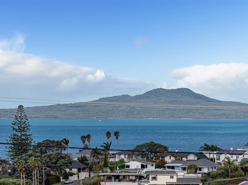 2/72 Gulf View Road, Murrays Bay