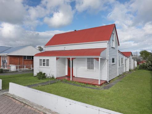 107 Bridge Street, Bulls