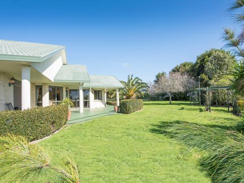 305 Seagrove Road, Waiau Pa