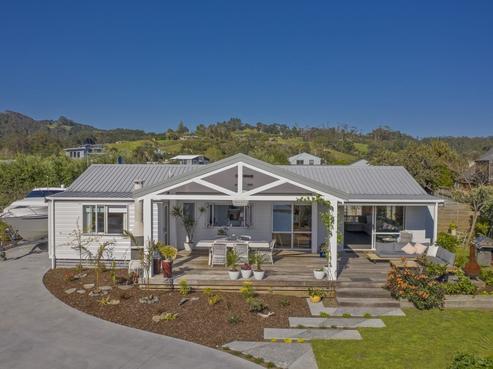 9 Charles Green Drive, Cooks Beach
