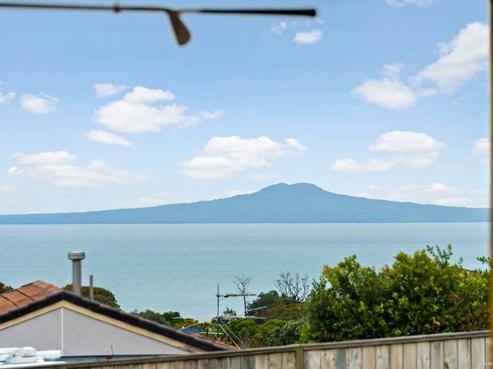 1425 Whangaparaoa Road, Army Bay