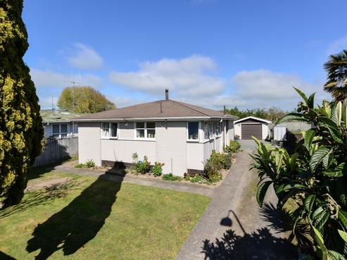 105 Pine Avenue, Melville
