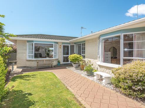28 Lindsey Crescent, Springvale